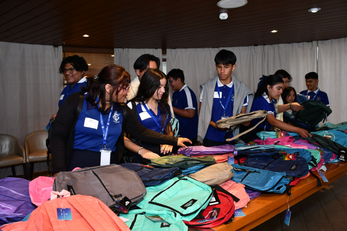 February 2025 - As part of its commitment to the development of the communities in which it operates, Royal Caribbean welcomed 200 students from public high schools from Cozumel, Quintana Roo, Mexico, on Harmony of the Seas for a ship tour, a talk with crew members, and a donation of school supplies. This activity is part of Royal Caribbean's efforts to promote educational environments that expand career opportunities and enhance the learning environment in local communities.Febrero de 2025 - Como parte de su compromiso con el desarrollo de las comunidades en las que opera, Royal Caribbean recibió en Harmony of the Seas a 200 estudiantes de escuelas públicas de educación media superior de Cozumel, Quintana Roo, México, a quienes ofreció un recorrido por el barco, una plática con miembros de la tripulación y realizó una donación de materiales escolares. Esta actividad forma parte de los esfuerzos de Royal Caribbean para promover ambientes educativos que amplíen las oportunidades profesionales y mejoren el entorno de aprendizaje en las comunidades locales.